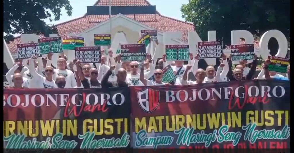 Jabatan Bupati Anna Mu’awanah Berakhir Pedagang di Bojonegoro Bersuka Cita