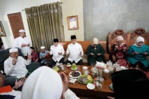 AMIN Makin Mantap Daftar Pertama ke KPU usai Sowan ke Pengasuh Ponpes Bumi Sholawat