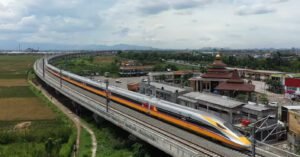 Balik Modal Kereta Cepat Jakarta Bandung Satu Abad jadi Derita APBN