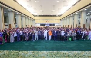 Wapres RI ke-VI Try Sutrisno Sampaikan Maklumat Presidium Konstitusi Desak Kembali ke UUD 1945