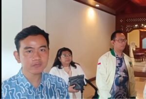 Ditanya Pindah ke Golkar, Gibran Enggan Jawab Tegas
