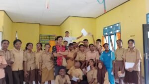 Ini Cara Siswa SMAN 2 Distrik Windesi Memperingati Hari Pahlawan