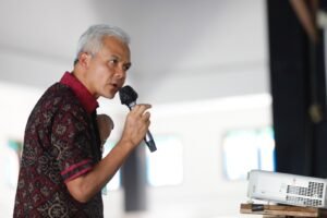 Ganjar Sebut Hasil Survei Sinyal agar Kerja Lebih Keras