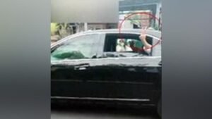 Istana Bantah Pose 2 Jari Bentuk Dukungan Tapi Upaya Interaksi Presiden