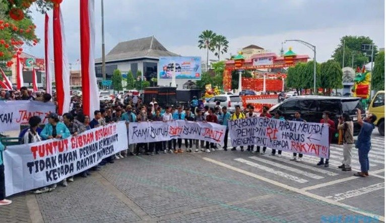 Sederet Kejanggalan Demo Mahasiwa di Balai Kota Solo