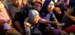 Ratusan Warga Jombang Berdesakan Antri Beras Murah