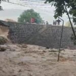 empat tanggul sungai jebol sebabkan jalur grobogan-semarang terputus