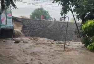 Empat Tanggul Sungai Jebol Sebabkan Jalur Grobogan-Semarang Terputus