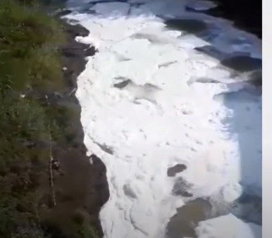 Kali Ciliwung Dipenuhi Busa, Biang Keroknya Limbah Bahan Baku Sabun