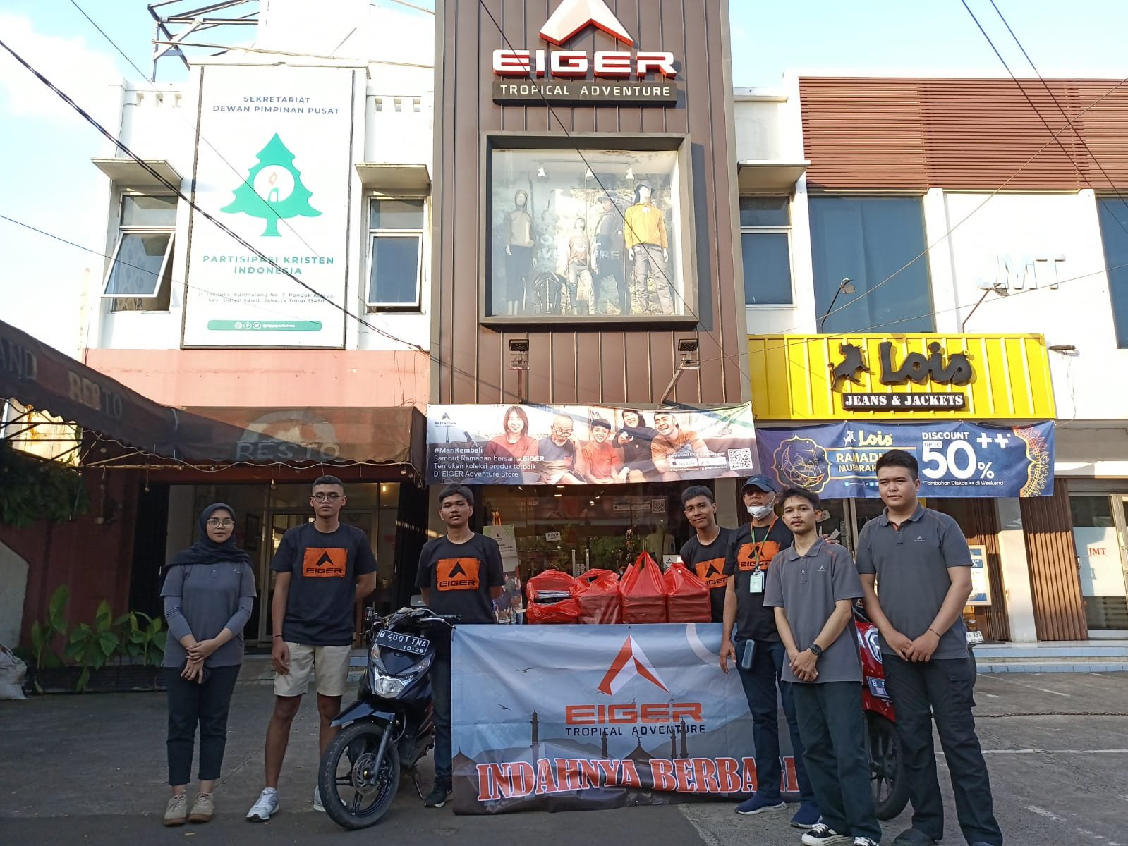 Eiger Kalimalang Berbagi Takjil Ramadhan 2024