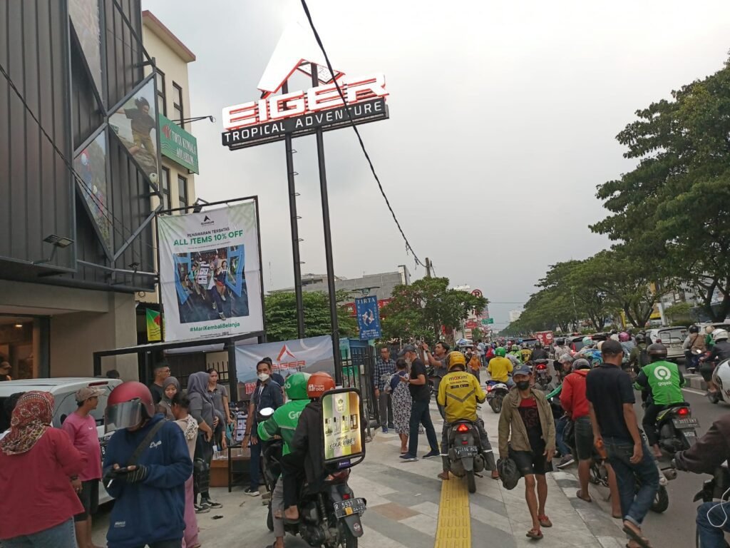 Eiger Margonda Depok Berbagi Takjil Ramadhan 2024