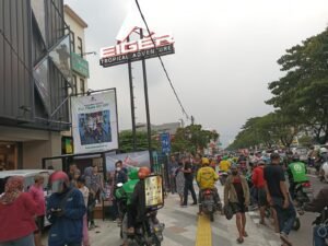 Eiger Margonda Depok Berbagi Takjil Ramadhan 2024
