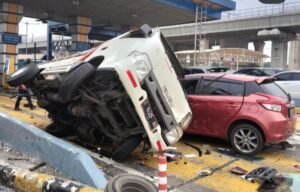 Kecelakaan Beruntun di Gerbang Tol Halim Dipicu Sopir Truk 18 tahun