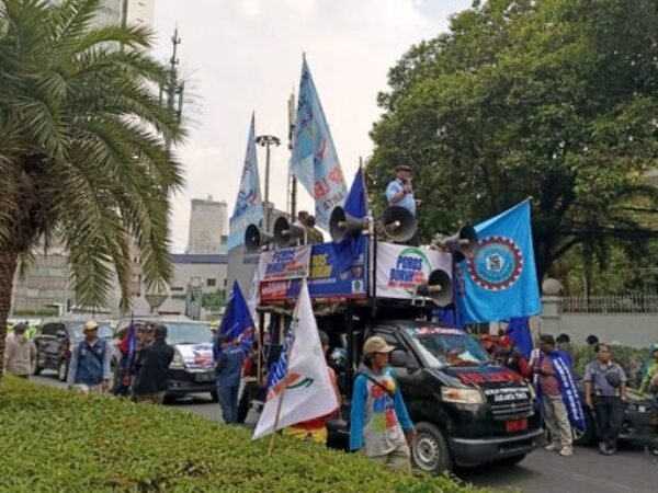 Buruh Bergerak Kepung DPR Hari Ini, Tuntut Hapus Outsourcing dan Tolak Upah Murah