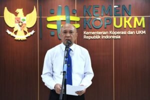 MenKopUKM Pastikan Tak Batasi Jam Operasional Warung Madura