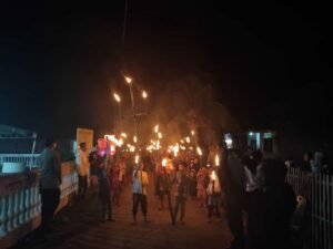 Pawai Obor Takbiran Berkeliling Desa Ronting Berjalan Khidmat