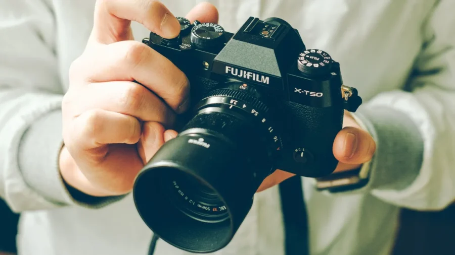 FUJIFILM luncurkan dua kamera dan dua lensa baru