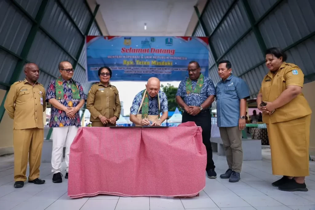 Strategi MenKopUKM Teten Dorong Pasar Rakyat Biak Numfor Bersaing dengan Pasar Modern