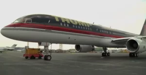 Trump Force one Tabrakan dengan Pesawat Lain di Bandara Florida