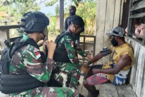 Satgas Yonif 310/KK Gelar Pengobatan Keliling di Kampung Kemyoin, Papua