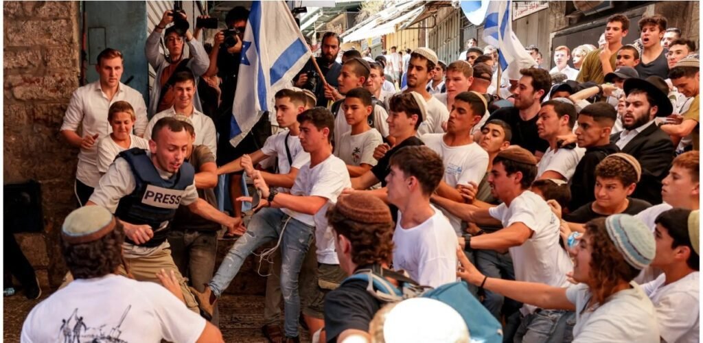 Peringati Flag March, Pemukim Israel Serbu Al Quds, Serang Warga Palestina