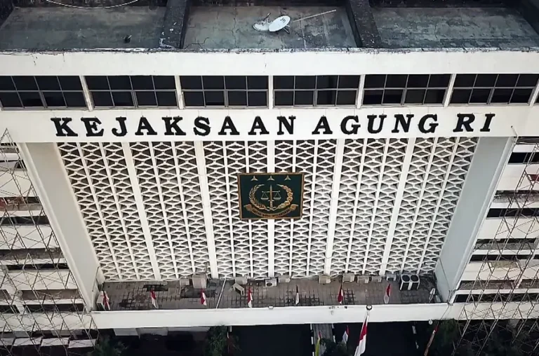 Jaksa Agung Copot Kajari Jakbar, Diduga Terlibat Penggelapan Barbuk Kasus Fahrenheit