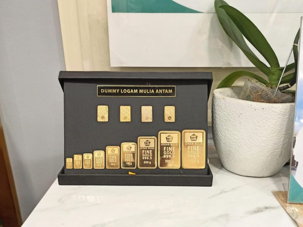 Harga Emas Antam Turun, Buyback Ikut Merosot