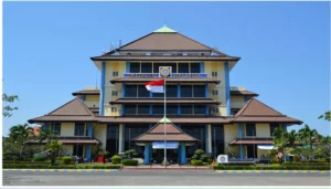 Penjelasan Unair Terkait Penggantian Dekan FK yang Menolak Dokter Asing