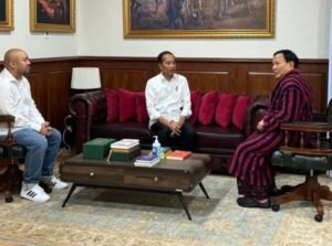 Jokowi Jenguk Prabowo Usai Jalani Operasi Besar