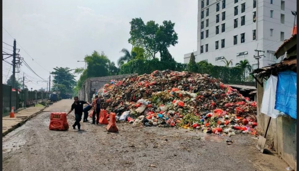 Pasar Tradisional di Depok Tercemar Limbah: Warna Air Berubah dan Berbau Akibat Pembuangan Sampah di TPS