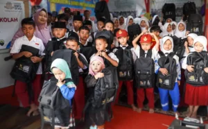 Laznas Dewan Dakwah Salurkan 50 Paket Perlengkapan Sekolah Anak Yatim Dhuafa di Tasikmalaya