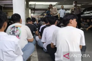 Ratusan Demonstran Ditangkap dalam Demo Kawal Putusan MK