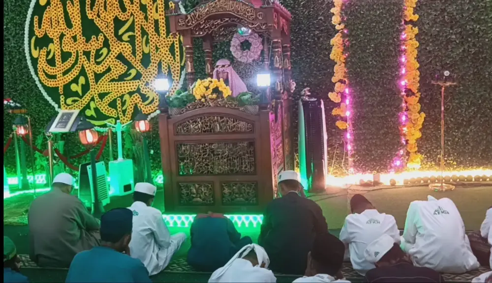Khotbah Jumat Berbahasa Arab di Masjid Agung Nuu Waar Setu Bukan Soal Gaya-gayaan