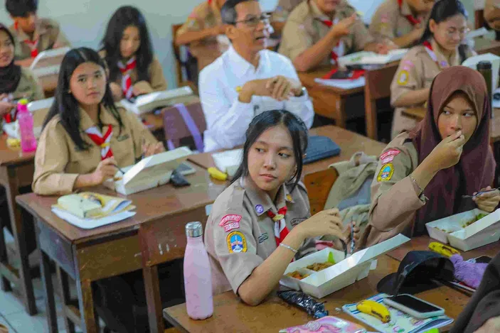 Uji Coba Makan Bergizi Gratis di SMAN 70 Jakarta Satu Porsi Rp 25.000, Gibran: Ini Termasuk Mewah