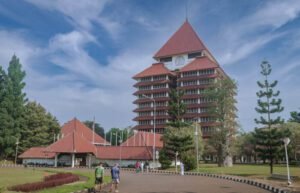 UI Minta Maaf ke Masyarakat dan Tunda Kelulusan Cum Laude S3 Bahlil Lahadalia, Sidang Etik Segera Digelar