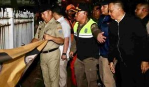 PJ Gubernur Jakarta Ikut Bersihkan APK saat Masa Tenang Pilkada 2024