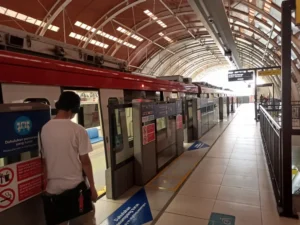 Ribuan Barang Pengguna Tertinggal di LRT Jabodebek, Perhiasan hingga Laptop Jadi Sorotan!