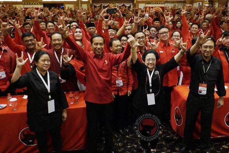 Ini 'Dosa' Jokowi, Gibran & Bobby yang Membuat Mereka Dipecat PDIP