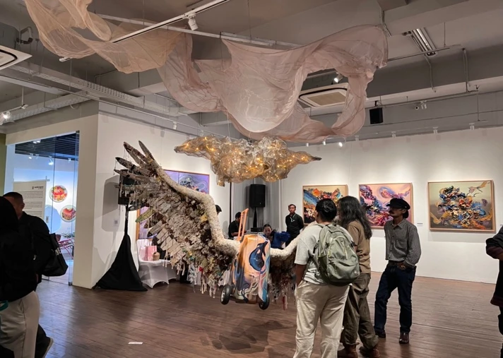 Wings of Time: Eksplorasi Seni dan Budaya oleh Inanike Agusta di D’Gallerie, Jakarta