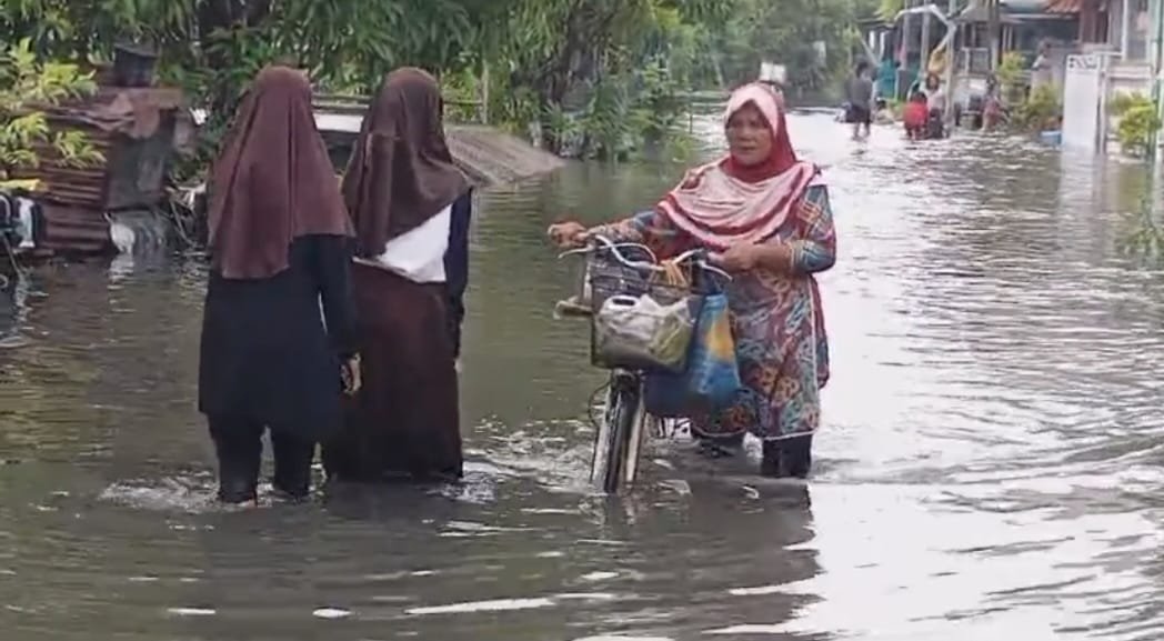 Sungai Kemiri Meluap, Ratusan Rumah Warga di Kota Tegal Kebanjiran