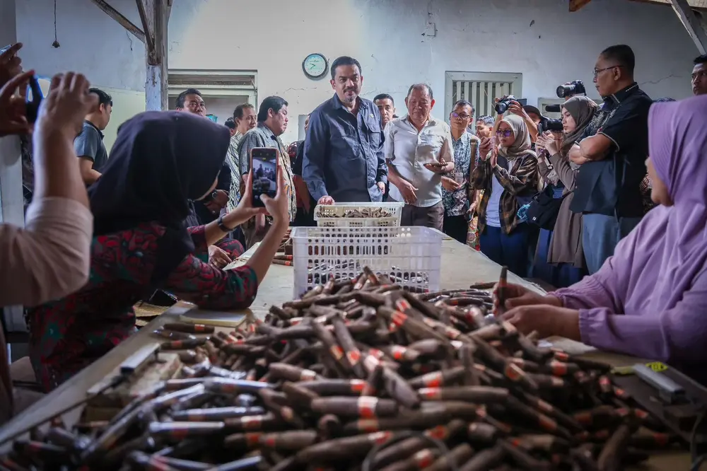 Menteri UMKM Dukung Cerutu Khas Temanggung, Dorong Produk Lokal Tembus Pasar Global