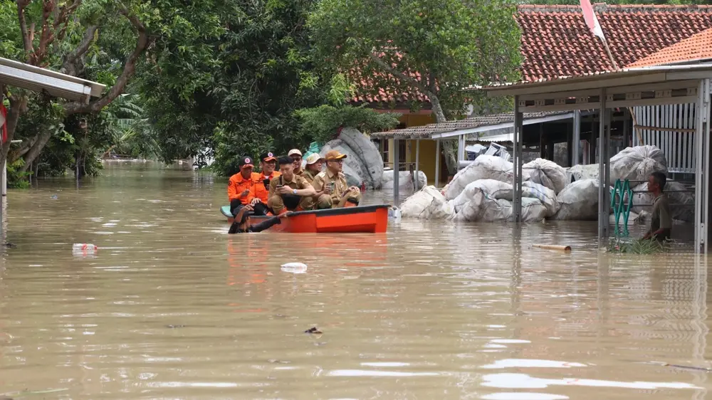 Warga 4 Kecamatan di Brebes masih Mengungsi Imbas Banjir, Pemkab Janji akan Normalisasi Tanggul