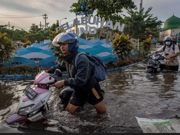 Banjir Jakarta Rendam 51 RT dan 21 Ruas Jalan, BPBD: Hujan Ekstrem Sebabkan Saluran Air Overcapacity