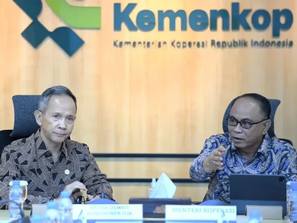 Kemenkop Serahkan Daftar Koperasi Sektor Jasa Keuangan ke OJK untuk Penguatan Tata Kelola