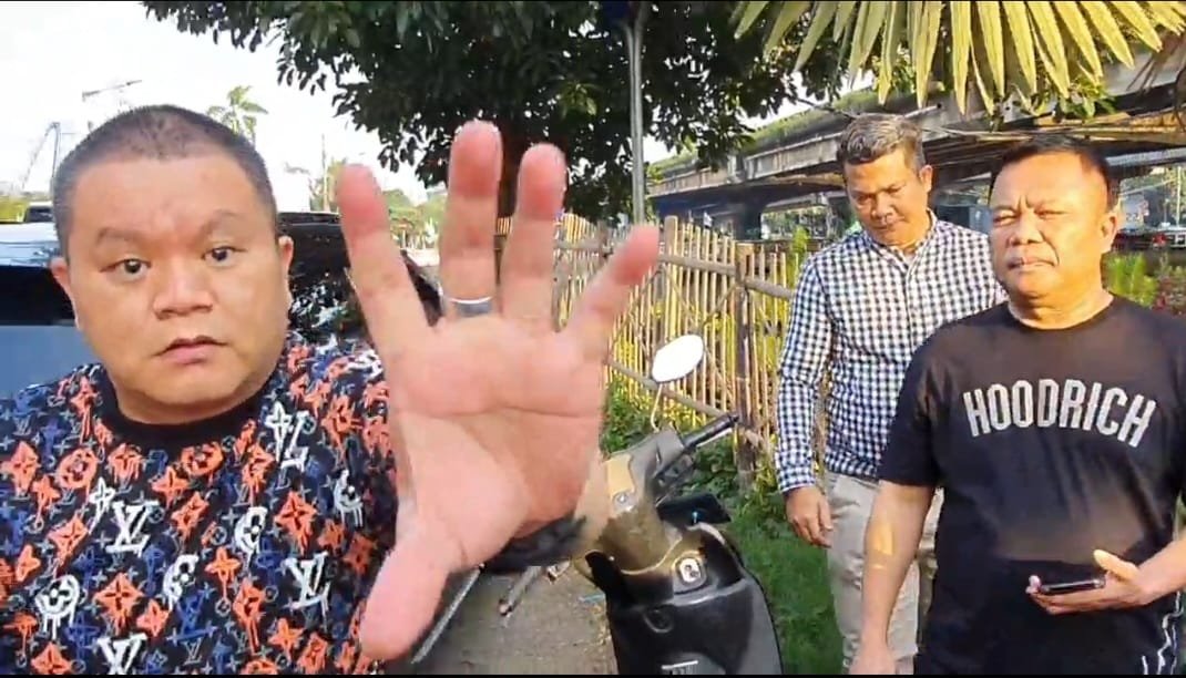 Penabrak Rebut Paksa Alat Kerja Wartawan Ntv sambil Intimidasi Kenal Para Petinggi Polri