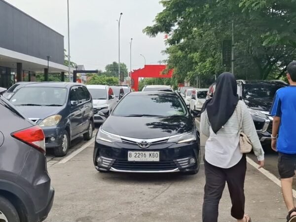 H+1 Arus Balik Libur Nataru 2024-2025, Rest Area Banjaratma di Tol Pejagan-Pemalang Dipadati Pemudik