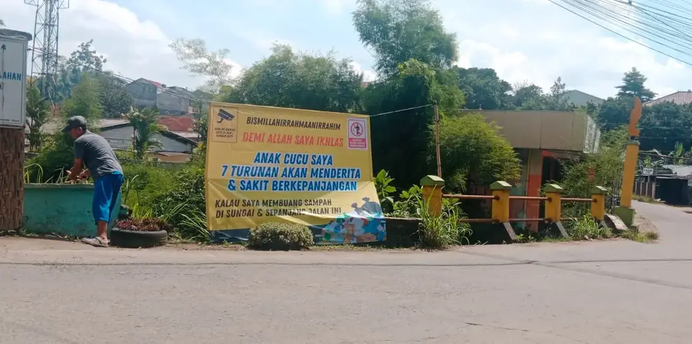 Doa Warga Kampung Sawah Bikin Merinding Bagi Pembuang Sampah Sembarangan