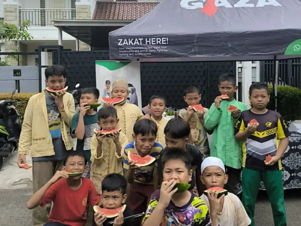 Zakat in Gaza Sebar 1 ton Semangka ke Berbagai Wilayah untuk Rayakan Perdamaian di Gaza