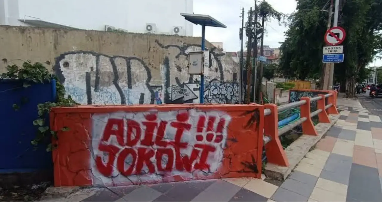 Mural 'Adili Jokowi' Viral: Kritik Rakyat atau Ancaman Kekuasaan?