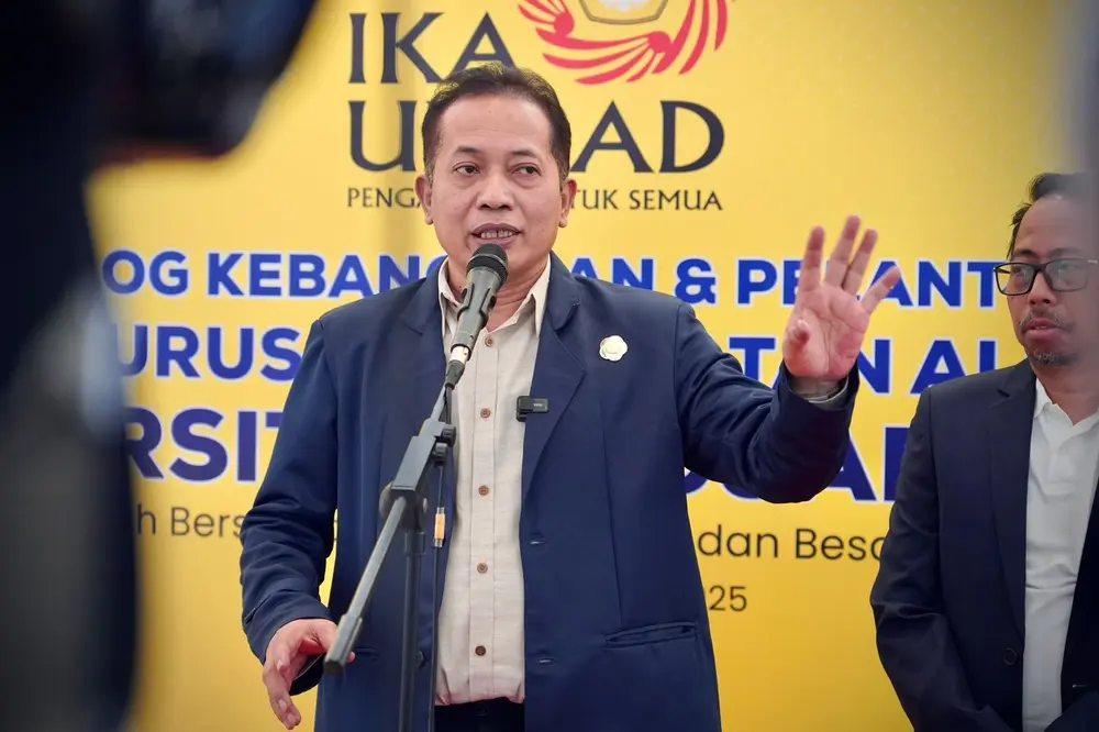Ferry Juliantono Resmi Lantik Pengurus IKA Unpad 2024-2028, Siap Kembalikan Ekonomi Pancasila